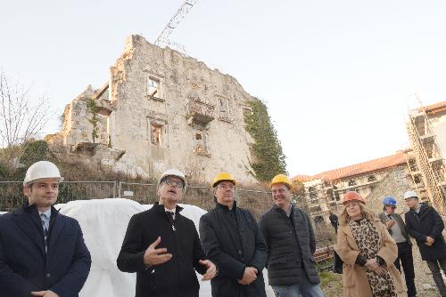 Un momento della cerimonia di consegna dei lavori del primo stralcio esecutivo del II lotto del recupero organico del castello di Colloredo